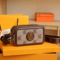Borsa a tracolla marrone e beige con stampa jacquard e stemma orsetto oro - DL Cachi