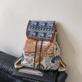 Detalle de la mochila étnica con bordado de elefante naranja y correas tejidas a rayas - Elefante de Dibujos Animados