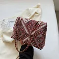 Vintage jacquard woven shoulder bag with geometric patterns and golden chain strap - Red