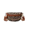 Crossbody-Tasche mit Leopardenmuster aus Leinen mit braunem Lederbesatz und Goldkette - Braun