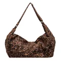 Borsa tote retrò con stampa leopardata a forma di mezzaluna e anelli metallici su sfondo bianco - Marrone