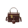 Borsa a tracolla vintage rosso vino in pelle lucida con manico e zip dorata - caffè