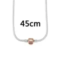 Détail macro de la chaîne serpent en argent avec poinçon S925 et fermoir rose de 45 cm - Style Fermoir Tube Or Rose(AC002-1)