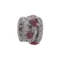 Détail d'un charm en argent avec cristaux de cœur roses et pavé de zircons étincelants - Style Cœur Ajouré Pierre Rose (Kuan Shi San)