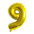 Détail d'un ballon chiffre 9 doré de 32 pouces avec valve et reflets métalliques brillants - Chiffre 9