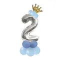 Ballon chiffre 2 en argent avec mini couronne dorée et base bleue pour fête anniversaire - Bleu - Nombre 2