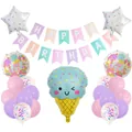 Detaillierte Flachbildaufnahme von Macaron-Eiscreme-Ballons und Happy Birthday Banner Set - Blauer Tüten-Stil