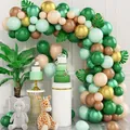 Kit arche de ballons vert jungle avec or métallique et fausses feuilles de fête - Chaîne de ballons verts