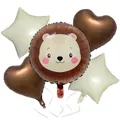 Détail du lot de ballons en aluminium lion avec cœurs et étoiles pour décoration de fête - Petit Lion Marron