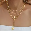 Collar de capas dorado con perlas blancas, corazones y colgante de lazo en modelo - Estilo de Múltiples Capas Perla Lazo Corazón Dorado (6605701HB)