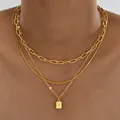 Collar de tres capas de oro con cadena de clip y colgante de estrella en modelo - Estilo de 3 Capas Clip Estrella Colgante Rectangular Dorado (6616901HB)