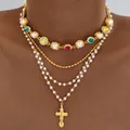 Collar de capas dorado con perlas, gemas de colores y un colgante de cruz brillante - Perla Piedras Coloridas Cruz Dorado Capas (6609701HB)