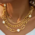 Conjunto de collares de varias capas vintage en metal dorado con perlas en una modelo - Collar / Estilo de Capas Perla Vintage (6625301HB)