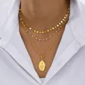 Juego de collares dorados de tres capas con perlas y colgante ovalado de la Virgen María - Estilo de 3 Capas Relieve Virgen María Perla Cadena Fina Dorado (6617201HB)