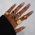 Ensemble de bagues dorées vintage avec strass colorés et texture métal liquide - Ensemble Six Pièces Gemme Multicolore Vintage Or