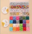 Kit de creación de joyas DIY con cuentas de vidrio coloridas y letras en cajas de plástico - Kit de Cuentas de Letras y Discos de Arcilla Polimérica Multicolor de 48 Rejillas (54490HB)