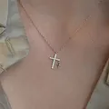 Γοτθικό κολιέ με διπλό σταυρό και αστραφτερό μενταγιόν με στραζ σε ροζ χρυσό χρώμα - Ροζ Χρυσό Κρεμαστό Διπλός Σταυρός (5730802) / Ροζ χρυσό