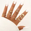 Set di 8 anelli dorati con motivi a farfalla e cuore impreziositi da strass lucidi - Stile Ciondolo Cuore Oro (5753501HB)