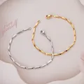 Detailed close-up of gold and silver geometric bamboo links with lobster clasp closure - 2mm / 19cm / Gold
