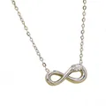 Collar con colgante de infinito en plata y circonita cúbica con una cadena delicada - Estilo Zirconia Ovalada (N0085S)