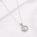Detail der silbernen Sternzeichen-Halskette mit Hahn-Motiv und Zirkonia-Besatz - Sternzeichen Hahn / Silber