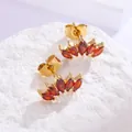 Boucles d'oreilles dorées en épi de blé serties de zircons rouges marquise en titane chic - Or Rouge Zircone