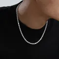 Elegante collar tennis de acero 316L con circonitas ovales sobre un suéter negro - Estilo Medio-Largo / Plata Circonita Blanca