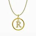 Collar dorado con colgante circular y un amuleto de la letra R con incrustaciones de strass - Letra R / Dorado