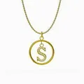 Collar dorado con colgante redondo y un dije brillante en forma de letra S central - Letra S / Dorado