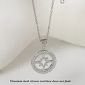 Zilveren titanium stalen ketting met ronde kompas hanger ingelegd met zirkonia's - Zilver Steruitbarsting (N0421S)