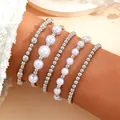 Juego de cinco pulseras de perlas con cuentas de metal plateado para mujer, joyas moda - Estilo mezcla de perlas artificiales / Set de 5 piezas / Plateado