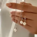 Elegante conjunto de joyas de perlas blancas con collar colgante y pendientes a juego - Estilo Perla Artificial Gota (Plateado)