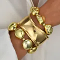 Conjunto de tres pulseras doradas de cuentas CCB irregulares y brazalete ancho liso - Juego de 3 Brazaletes Geométricos Pop Dorado(6574201HB)