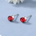Orecchini a perno in acciaio inossidabile con zircone rosso su tessuto blu testurizzato - Rosso