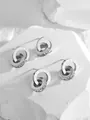 Boucles d'oreilles argentées avec chiffres romains et cristaux blancs brillants - Boucles d'oreilles / Acier