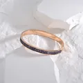 Bracciale rigido in oro rosa con cristalli viola baguette su base in pietra - Oro Rosa (Pietra Preziosa Viola Profondo)