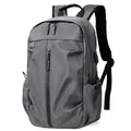 Mochila gris minimalista de nailon impermeable con puerto USB y bolsillos laterales - Gris