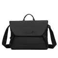 Zwarte messenger bag met grote capaciteit, mat waterdichte stof en stevige gespen - Zwart