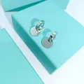 Orecchini in acciaio argentato lucido con ciondoli tondi su scatole regalo - Stile Tondo (Confezione Premium) / Argento