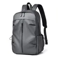 Zaino grigio scuro stile street minimalista con finitura opaca e tasche invisibili - Grigio
