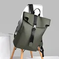 Zaino roll-top verde militare impermeabile con fibbia magnetica e design industriale - Verde