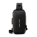Sac de poitrine noir étanche avec port de charge USB et serrure antivol intégrée - Noir & Or