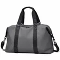 Borsa da viaggio grigia impermeabile con manici neri rinforzati e tracolla regolabile - Grigio