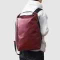 Mochila deportiva enrollable granate impermeable con diseño minimalista para el viaje - Rojo