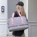 Bolsa de viaje fitness gris y rosa con separación en seco y húmedo y correa ajustable - Gris