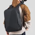 Sac à dos rigide noir pour homme avec design géométrique 3D et port de charge USB - Noir