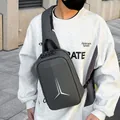 Sac de poitrine antivol gris foncé à coque rigide avec serrure à code et logo étoile - Gris