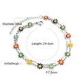 Detail der zweilagigen Edelstahl-Fußkette mit bunten Gänseblümchen-Anhängern - Bunte Gänseblümchen Doppelschicht Silber (AN10970MS)