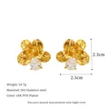 Vista dettagliata degli orecchini a fiore placcati oro 18K con dimensioni e intarsio in zircone - Stile Fiore in Zirconia (MSE0253)