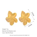 Dettagli tecnici di orecchini a fiore in acciaio 304 con placcatura PVD 18K - Stile Fiore Texturizzato (MSE0255)